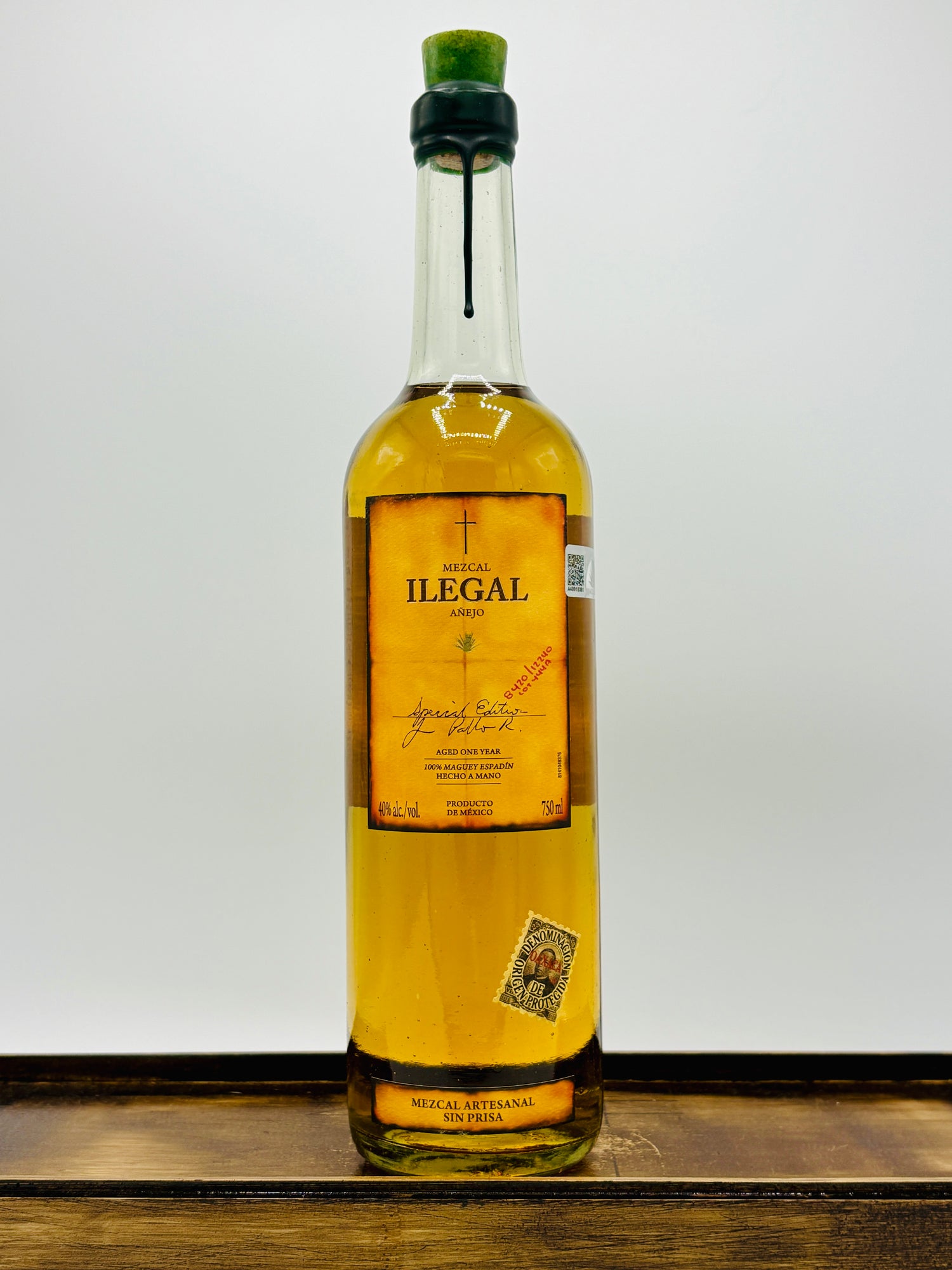 Ilegal Añejo Mezcal