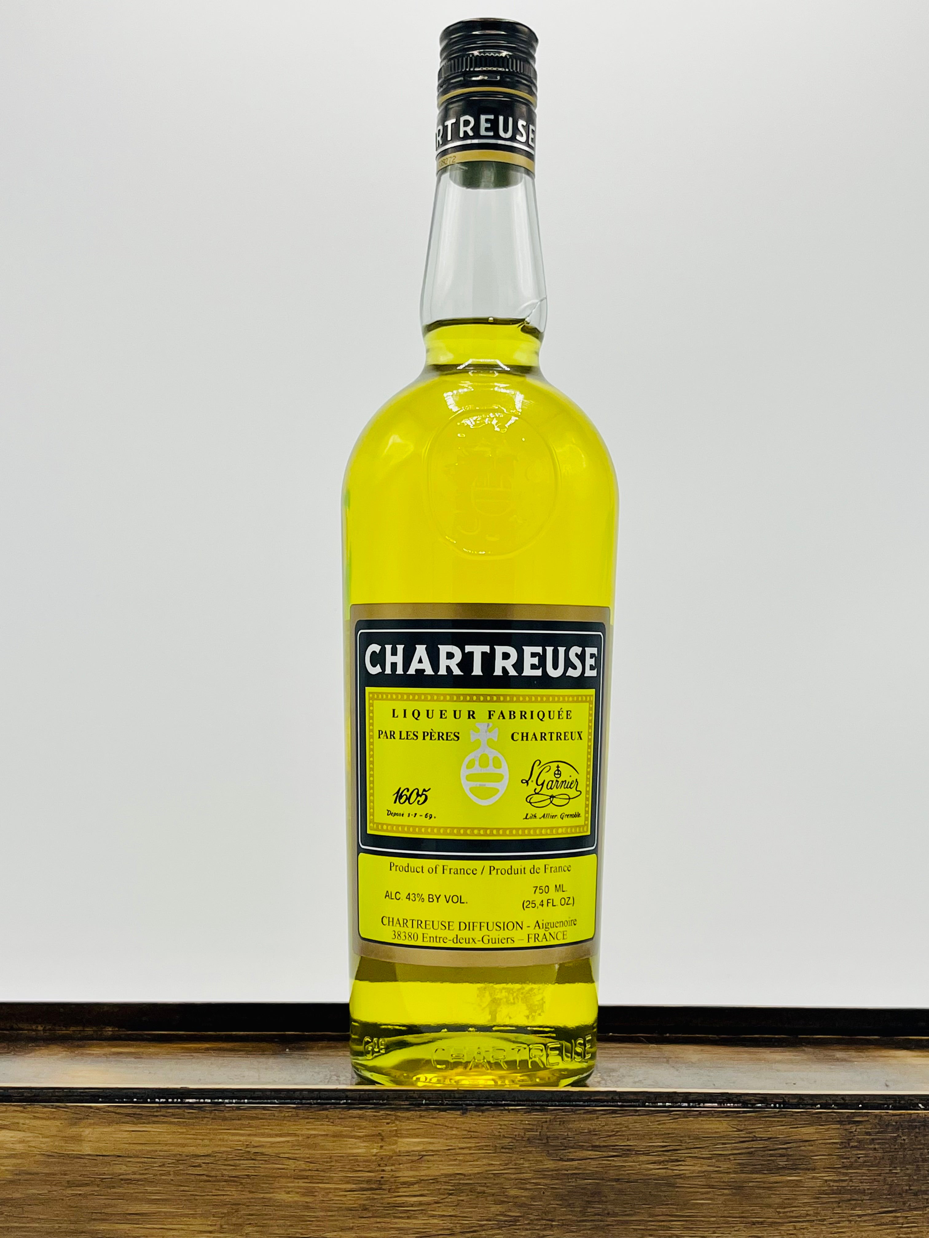 CHARTREUSE イエローリキュール 700ml 43% 3本 フランスを代表するリキュール！】 シャルトリューズ ジョーヌ